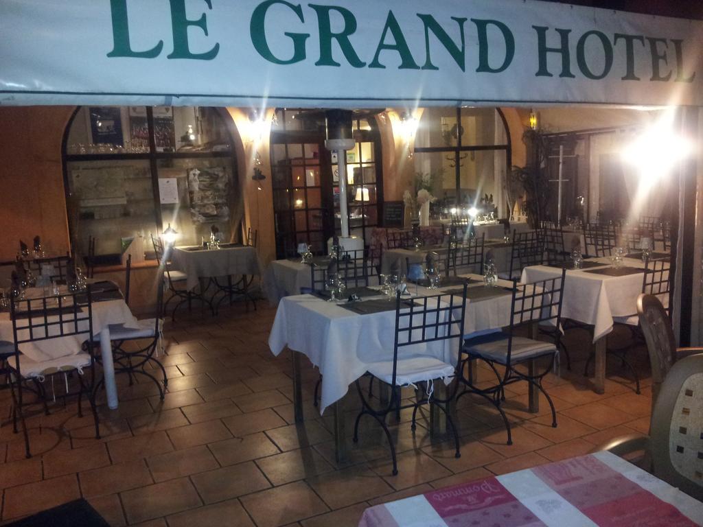 Le Grand Hotel Aups Exterior foto