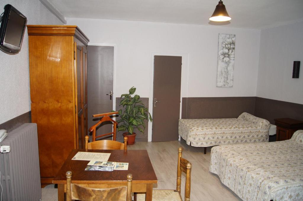 Le Grand Hotel Aups Habitación foto