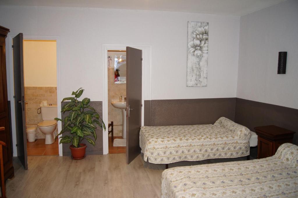 Le Grand Hotel Aups Habitación foto